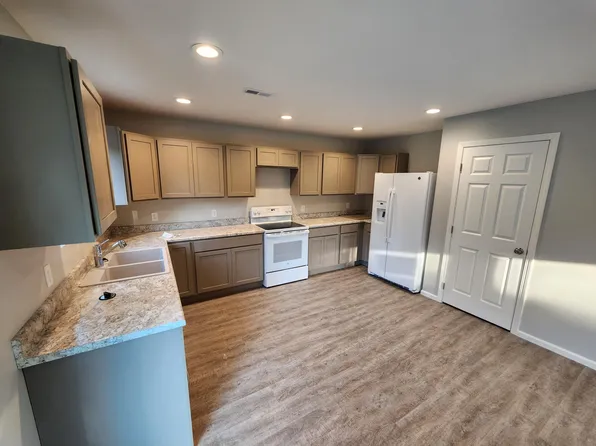 1103 Dodd St, Wood River, NE 68883