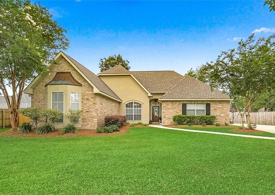 1st image of 920 Bald Cypress Dr