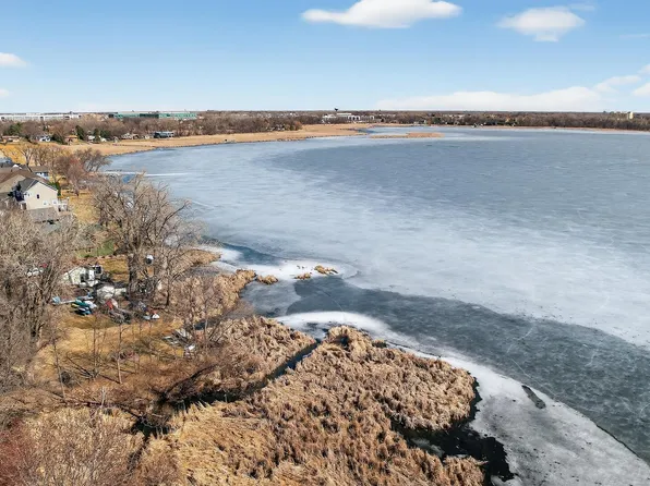 140 W Eagle Lake Dr, Maple Grove, MN 55369