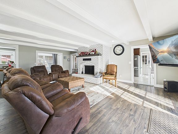 2nd image of 201 Bluebird Ln