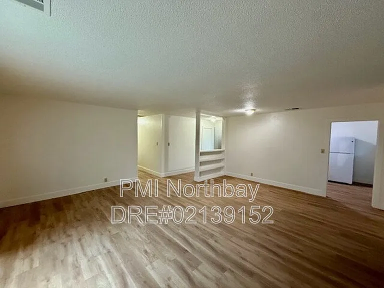1019 Wallace St — Photo 3