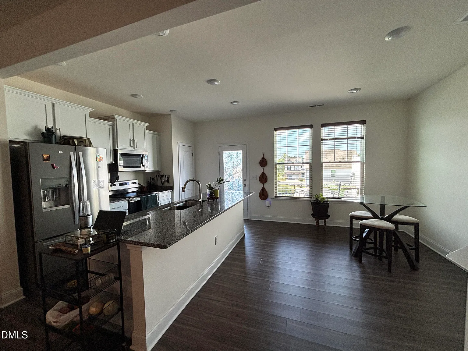 3 bed, 2.5 bath, 1668 sqft, $1,800 — Photo 4