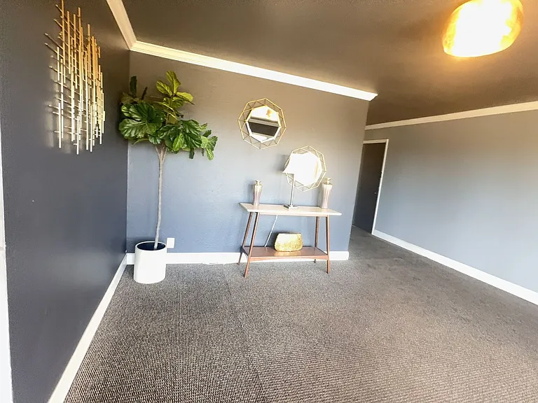 351 Lester Ave — Photo 5