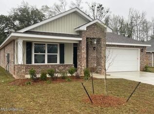 1041 Enclave Cir, Long Beach, MS 39560