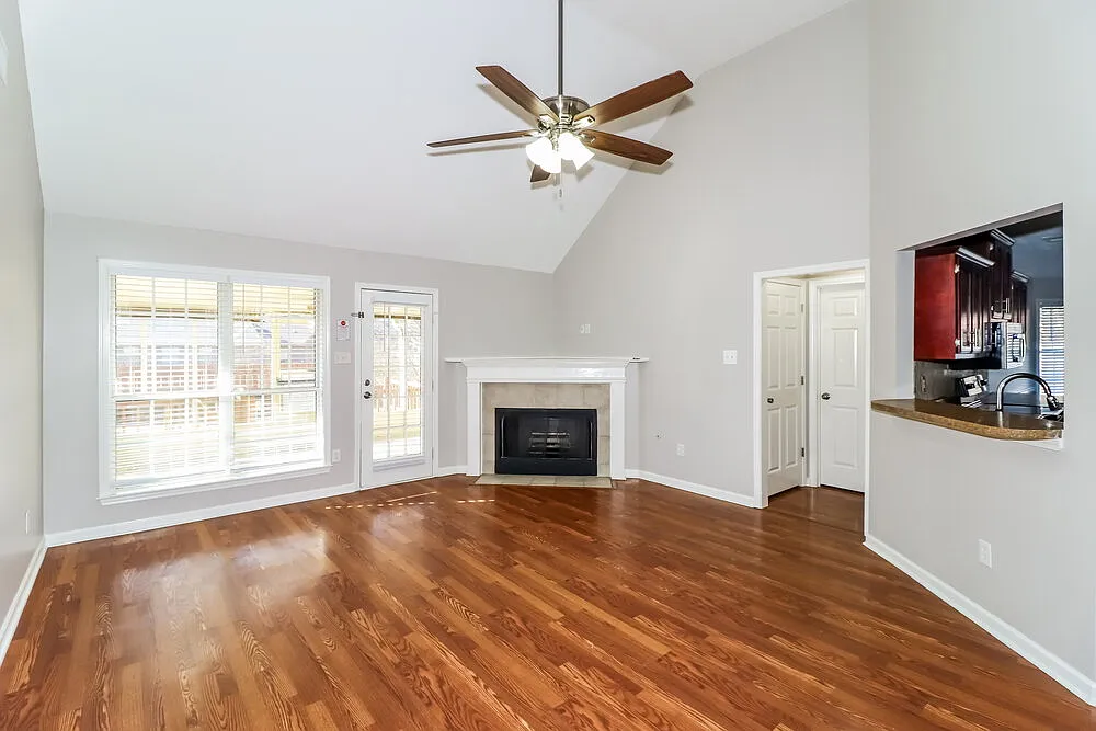 3 bed, 2.0 bath, 1831 sqft, $1,940 — Photo 4