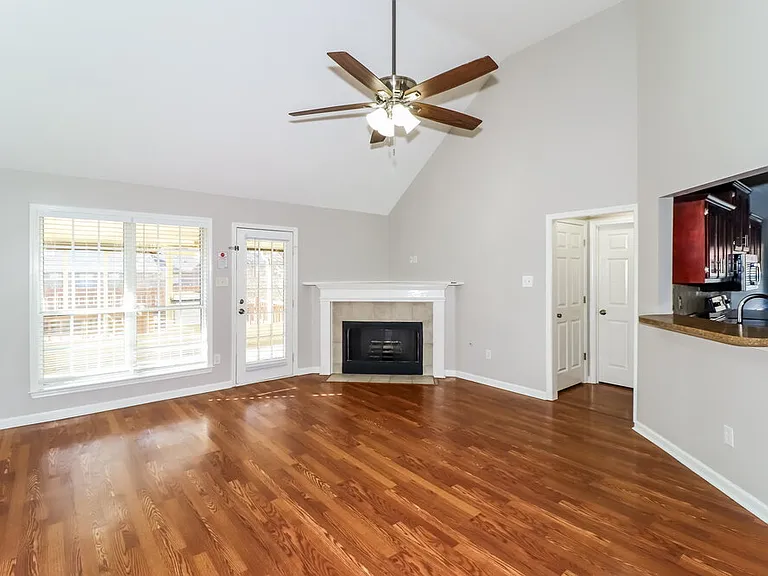 15 Oakland Woods Cv — Photo 4