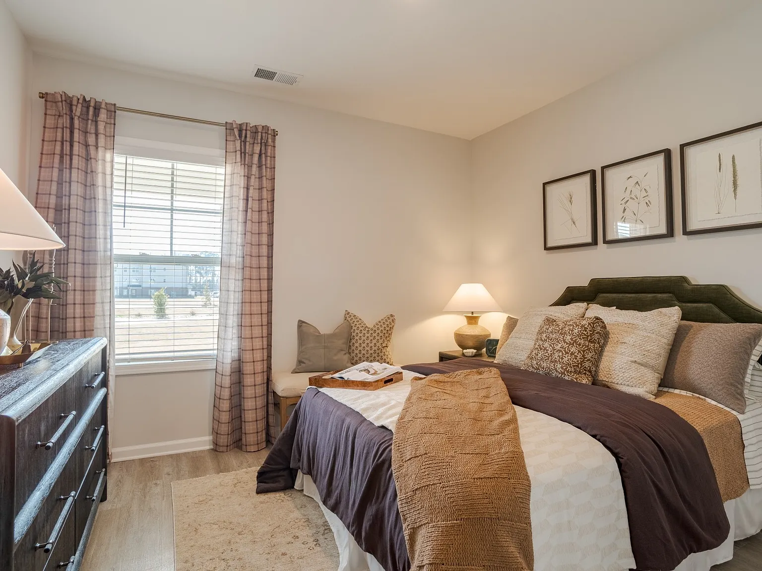 The Carolinian Apartments — Photo 4
