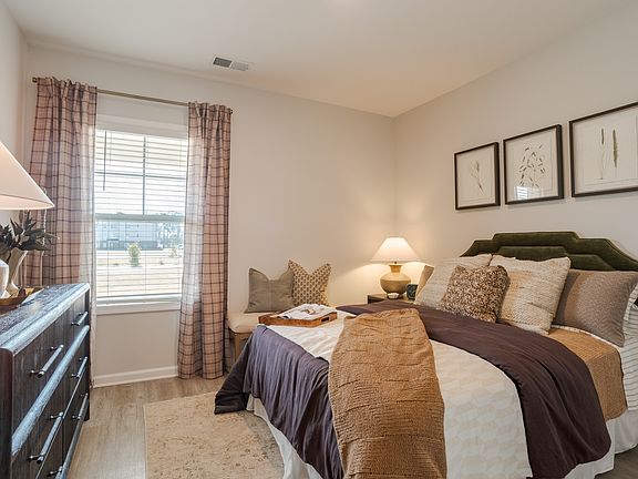 4th image of 250 Dunbarton Dr #735