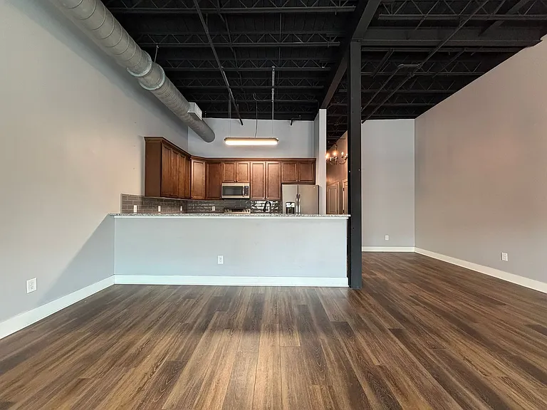 425 Broad St — Photo 6