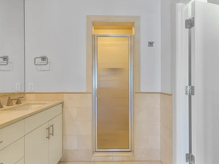 704 Arch Adams Ln — Photo 17