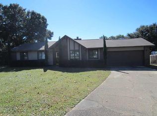 5909 Roble Loma Dr, Pensacola, FL 32526