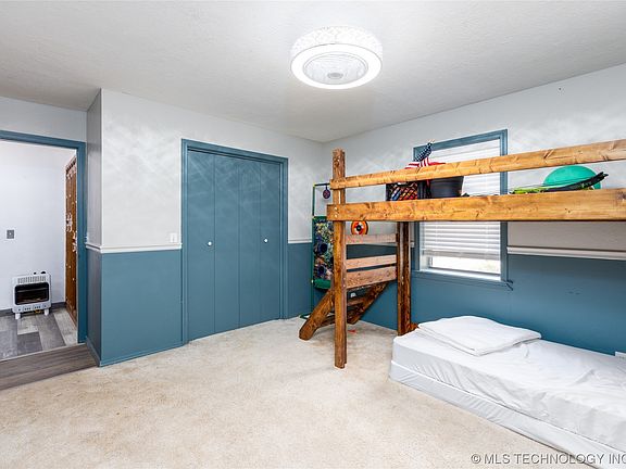 3rd image of 2031 S Kilmer Ln