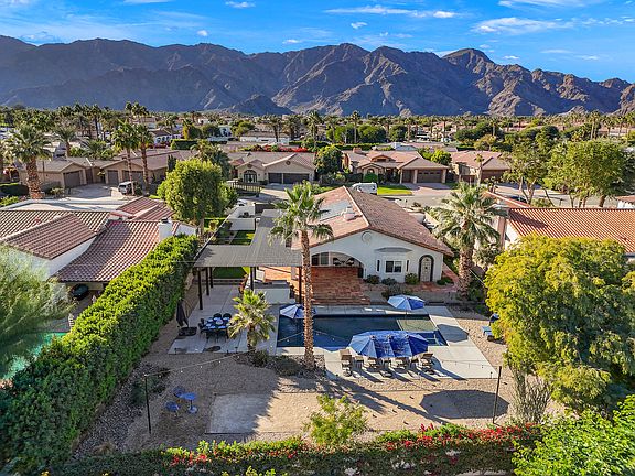 Ariel view of the entire backyard.