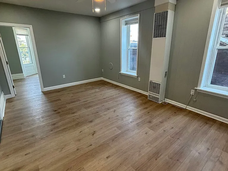 306 3rd St #3 — Photo 5