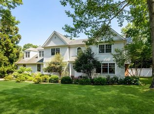 10 Georgica Woods Ln, Wainscott, NY 11975