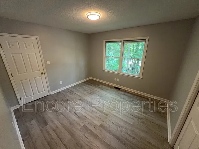 2102 Oakcrest Ct — Photo 11
