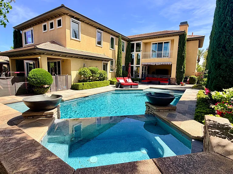 Oversized upgraded pool and spa