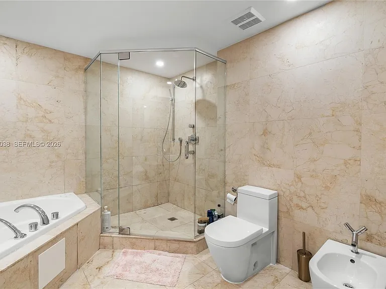 6000 Indian Creek Dr #5B — Photo 25