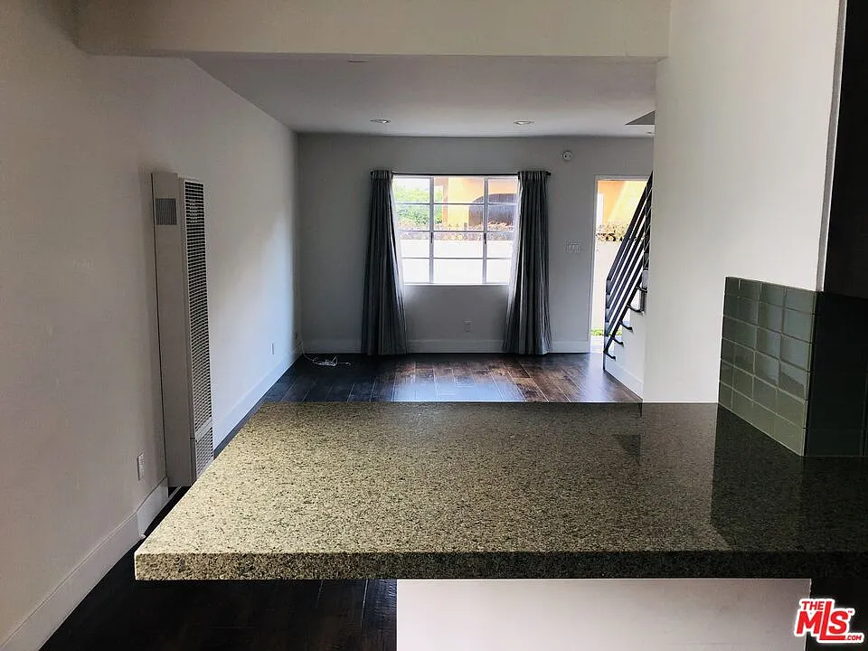 2 bed, 1.5 bath, 1000 sqft, $2,595 — Photo 3
