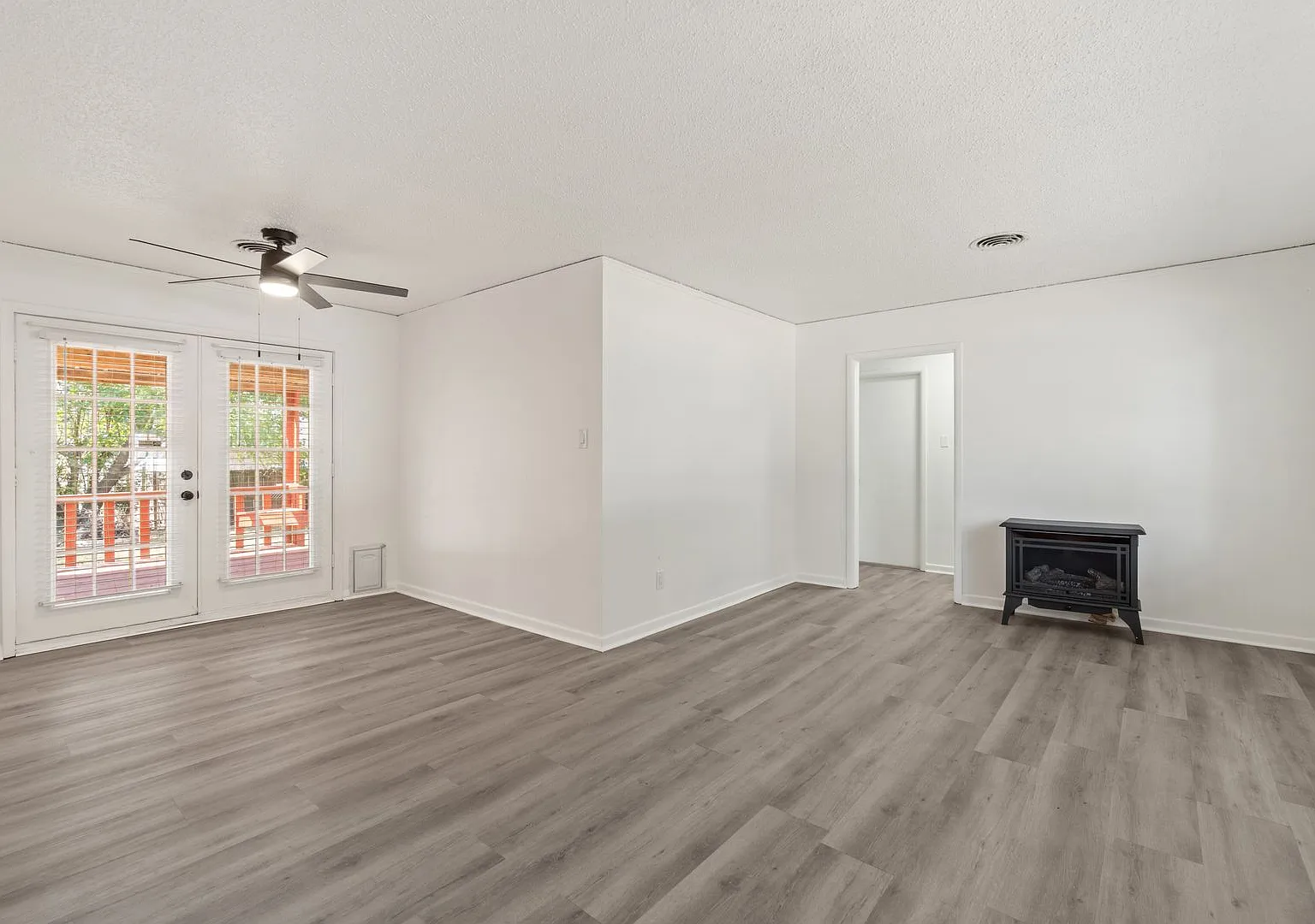 Fully Remodeled 2 Bed / 2 Bath Home in Fort Smith (1272 sqft) — Photo 3