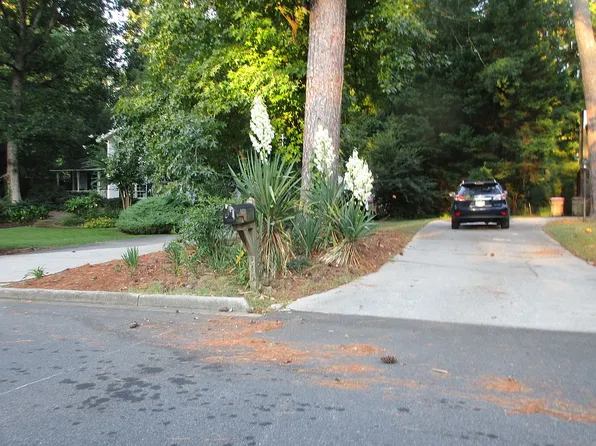 245 Pinetree Dr, Marietta, GA 30068