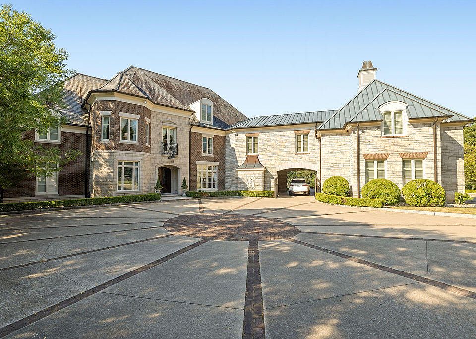 1st image of 808 Oak Park Blvd