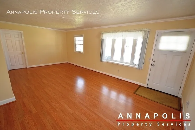 907 Hillside Ave — Photo 4