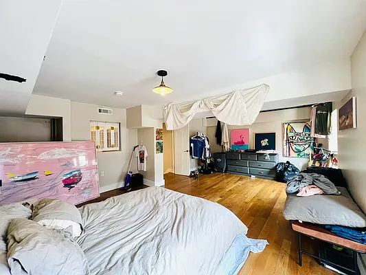 Rented by EXR | media 33