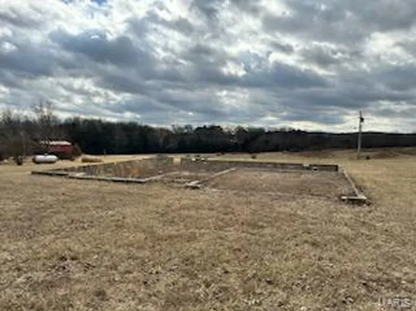 1402 Cherokee Cir, Houston, MO 65483