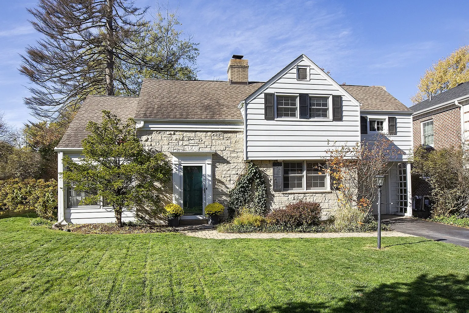 1130 Blackthorn Ln photo 1