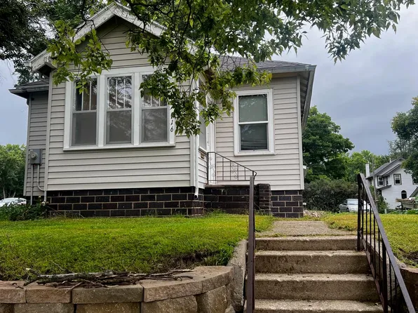 716 N 9th St, Estherville, IA 51334