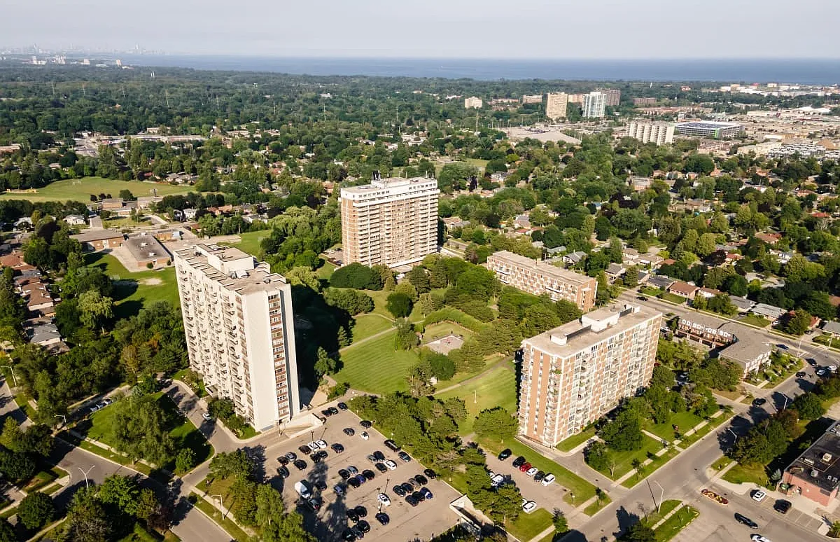 Park Royal Village Apartments — Photo 2