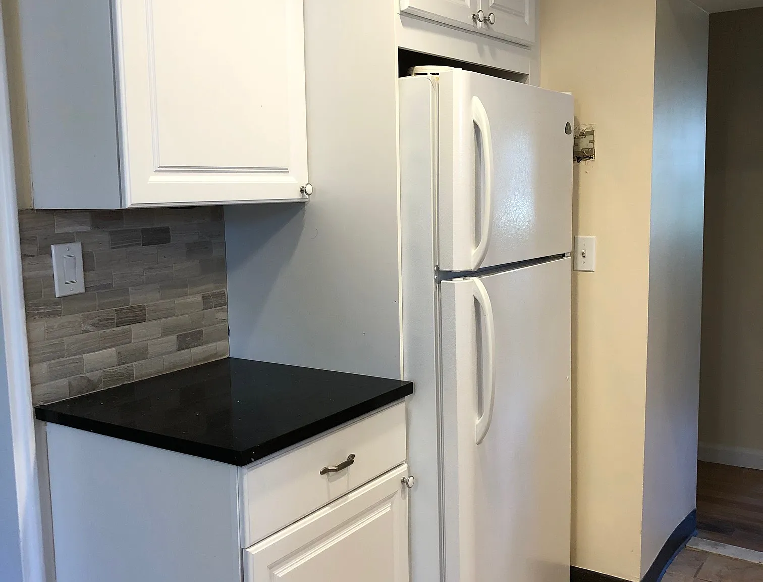3 bed, 1.5 bath, 1900 sqft, $5,995 — Photo 4