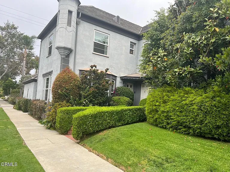 368 S Crescent Dr — Photo 1