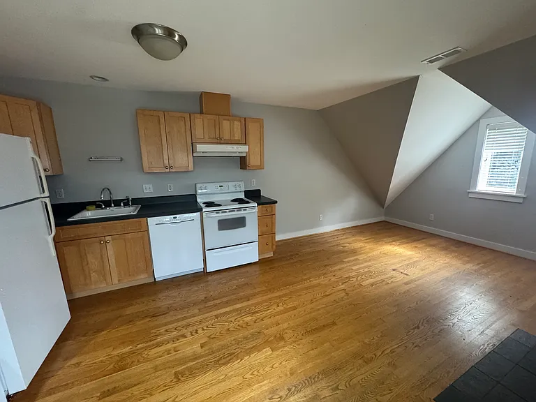 931A NE Cesar E Chavez Blvd #A — Photo 5