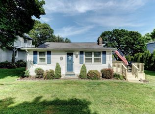 9 Hilltop Rd E, Niantic, CT 06357