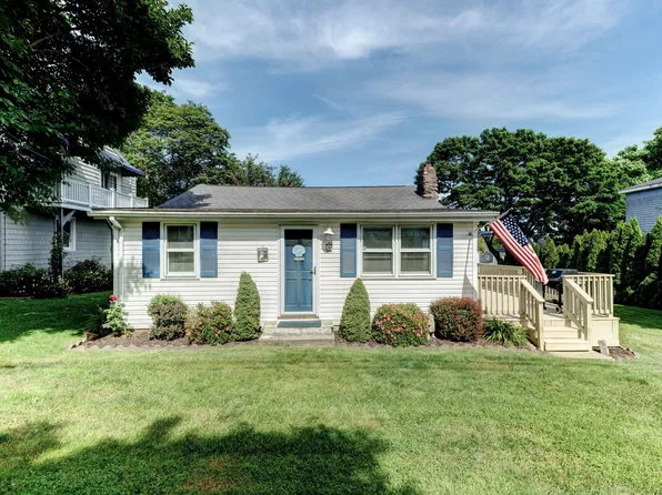 9 Hilltop Road, East Lyme, CT 06357