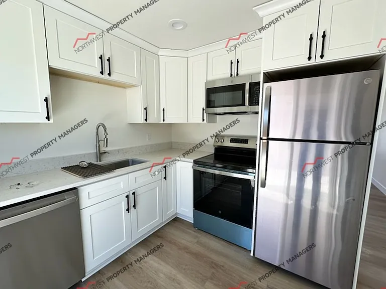 2803 Borst Ave — Photo 1