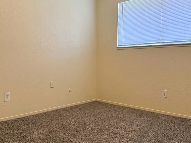 2591 Glen Ave — Photo 18