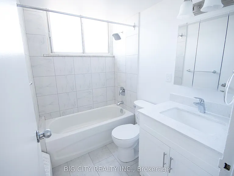 1000 Broadview Ave #205 — Photo 5