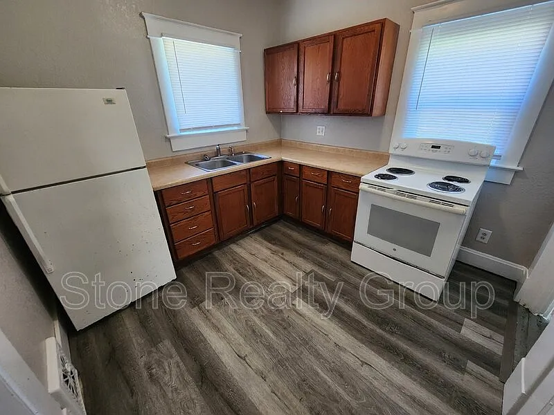2 bed, 1.0 bath, $925 — Photo 4