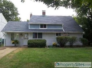 77 Tanager Ln, Levittown, NY 11756