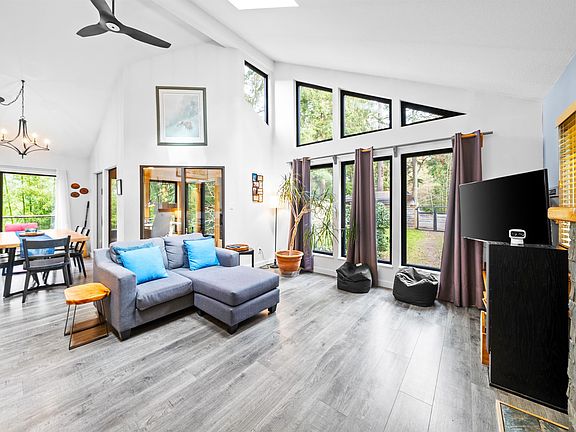 5th image of 576 Cowan Rd