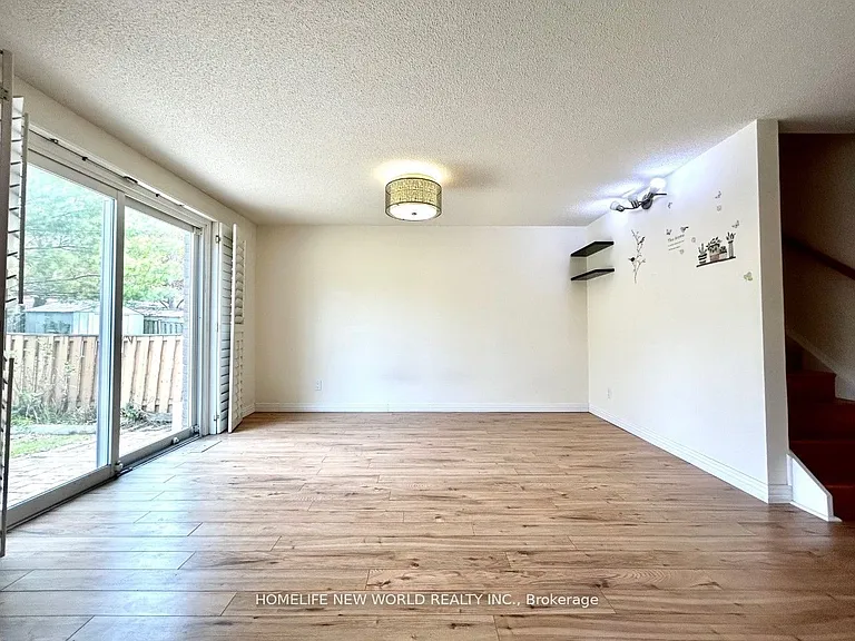 102 Madsen Cres — Photo 6