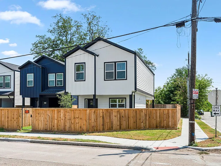 5700 Elysian St — Photo 2
