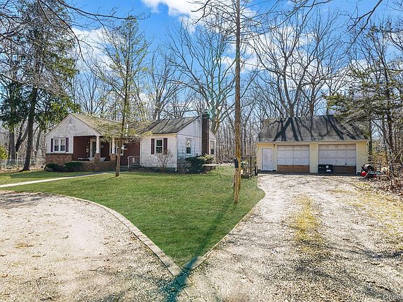 3rd image of 38 Miller Place Middle Island Road