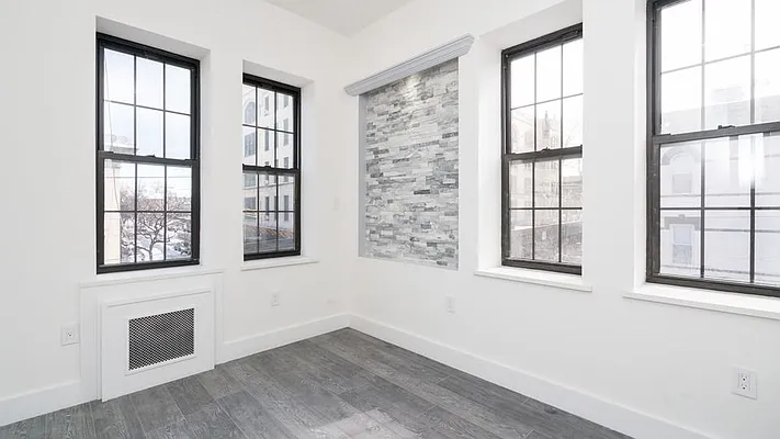 Rented by Nooklyn NYC LLC | media 24