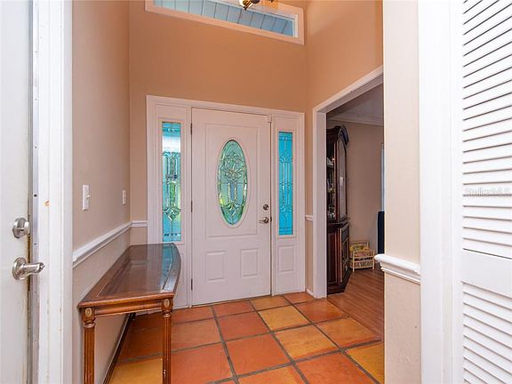 3rd image of 828 Alderwood Way