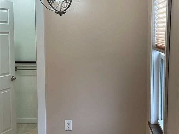 4th image of 168 Mount Hope Ave #2