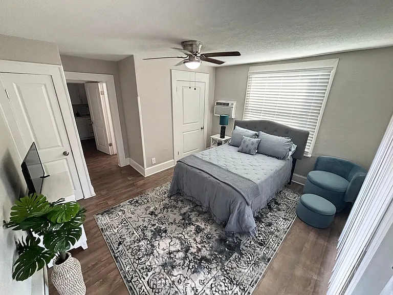 Desirable Euclid Neighborhood Apartment Building (Studio Apartments) & 2 Bedroom Single House - S... — Photo 17